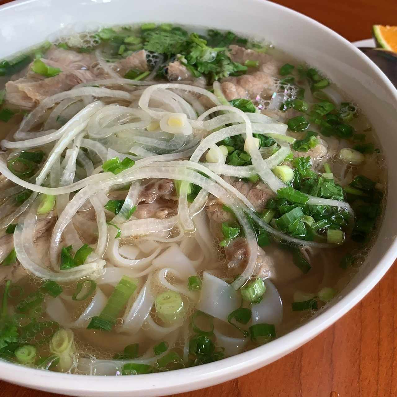 Pho Tái (Sopa de Res Salteada con Jengibre)