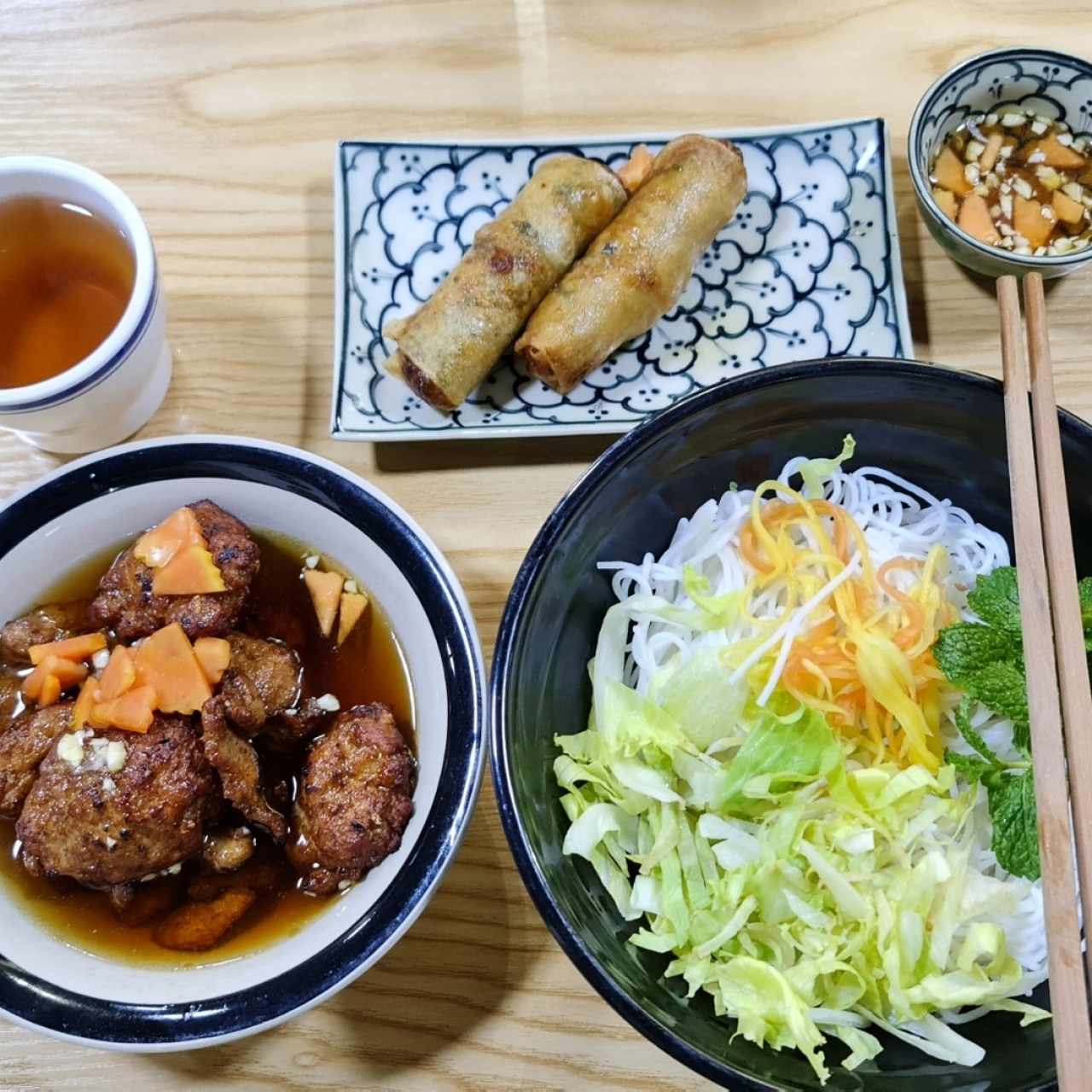 Mien Xáo That Bam (Fideos de fécula de papa salteado con puerco picado)