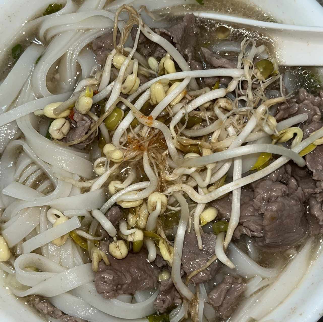 Pho Tái Sopa de res salteada con jengibre