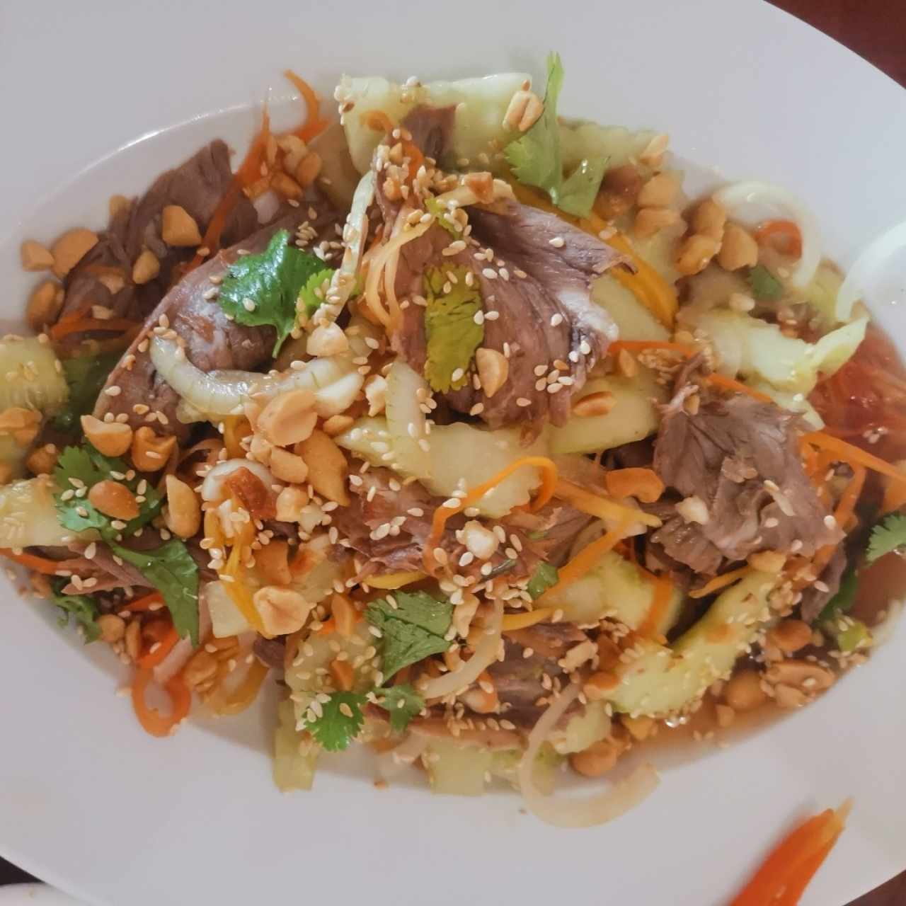 Nom Thit Bó (Ensalada de vegetales con carne de res)