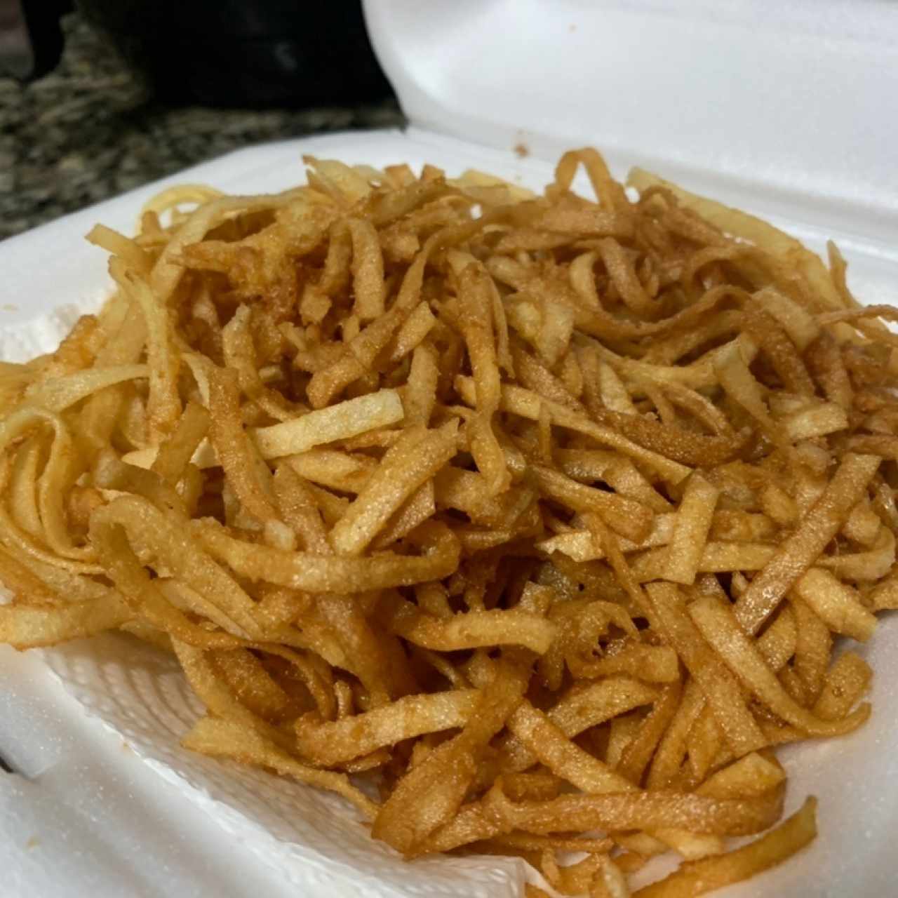 Pho Chien Gión (Fideos pho crocante con res)