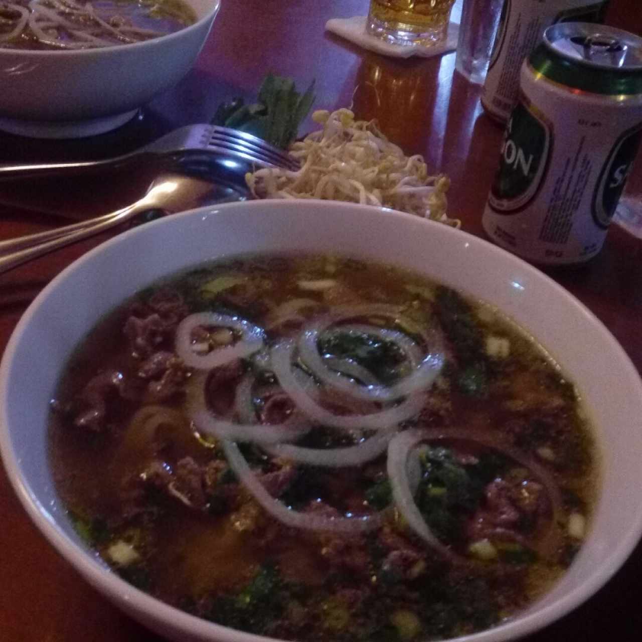 Pho de carne salteada