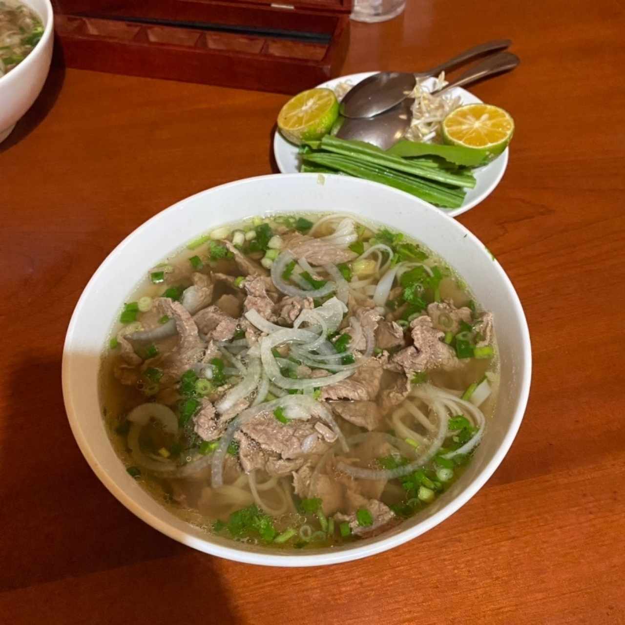 Pho Tái Sopa de res salteada con jengibre