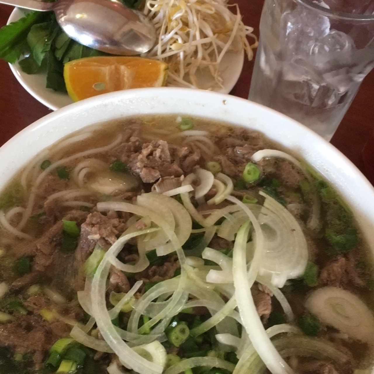 Bún Tái Sopa de res salteada con jengibre