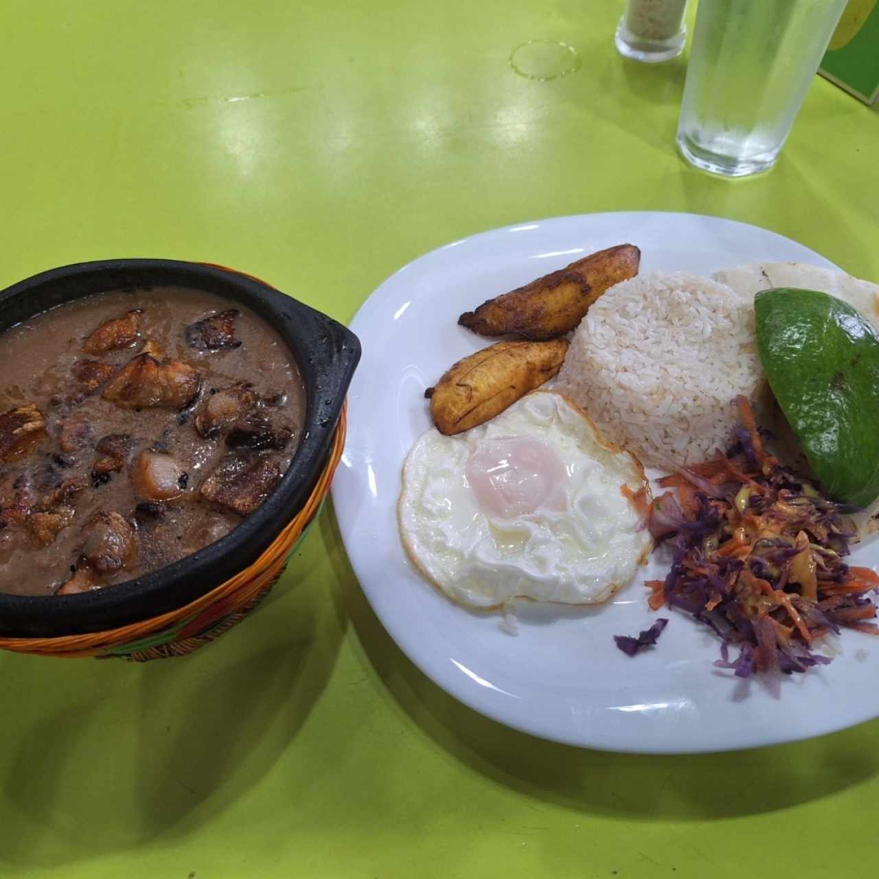 Cazuela de Frijoles