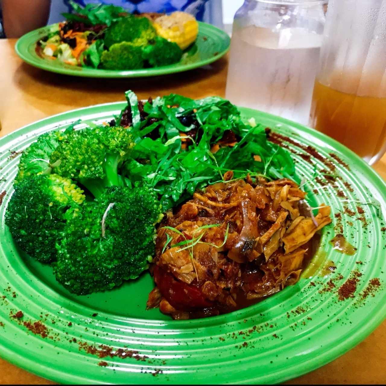 Toufu con salsa de tomate vegetales y brocoli 