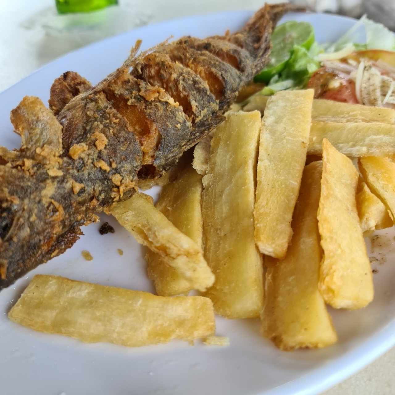 Pescado Frito con Yuca 