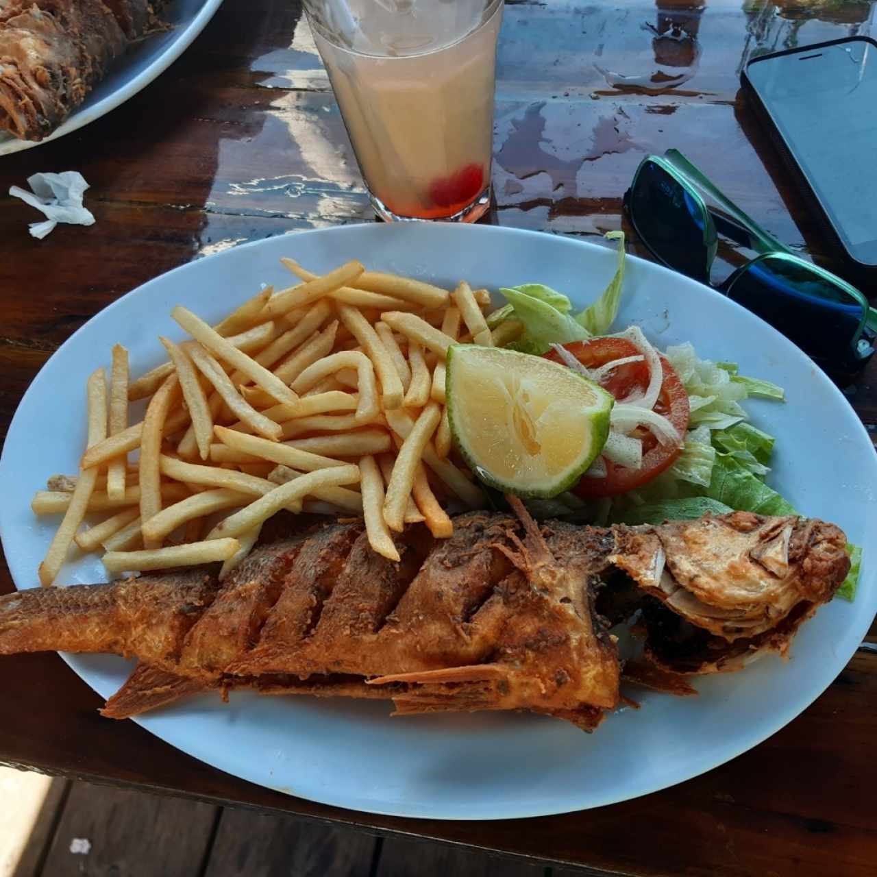 Pescado Frito con papas fritas