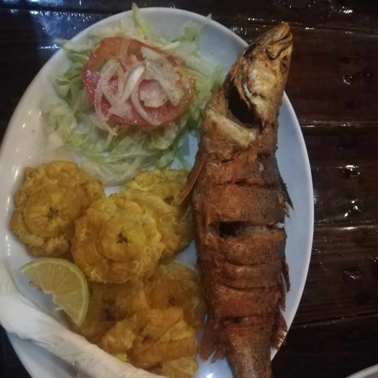 pescado con patacones