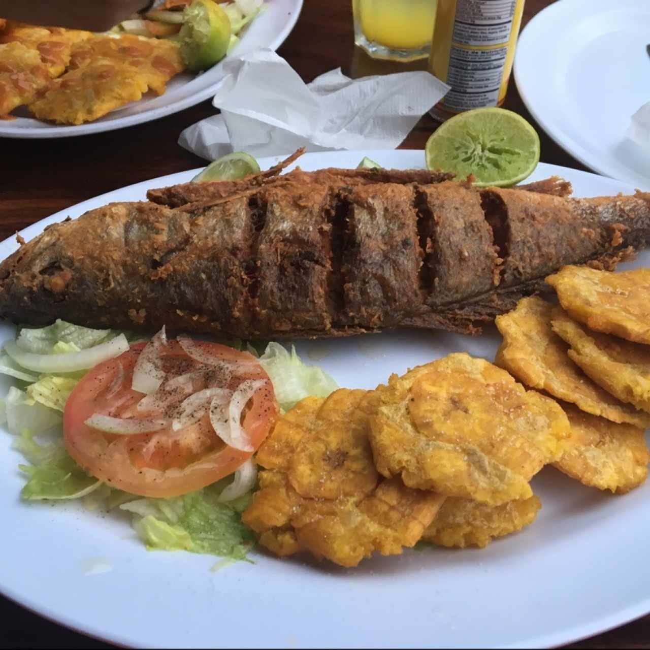 Pescao Frito con patacones