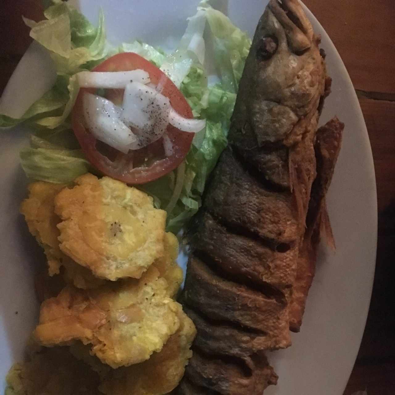 pescado frito con patacones 