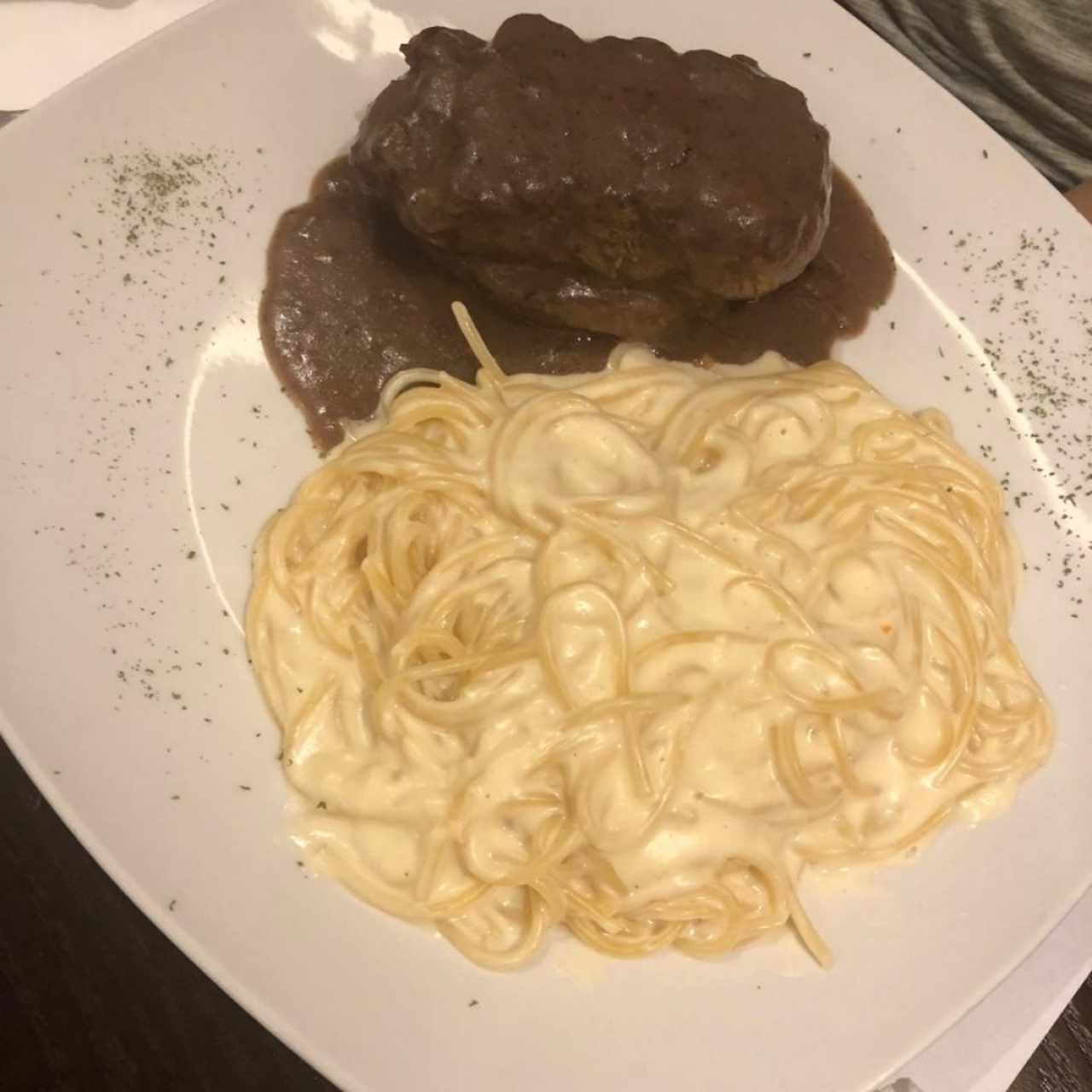 Filete de Res y Spaguetti