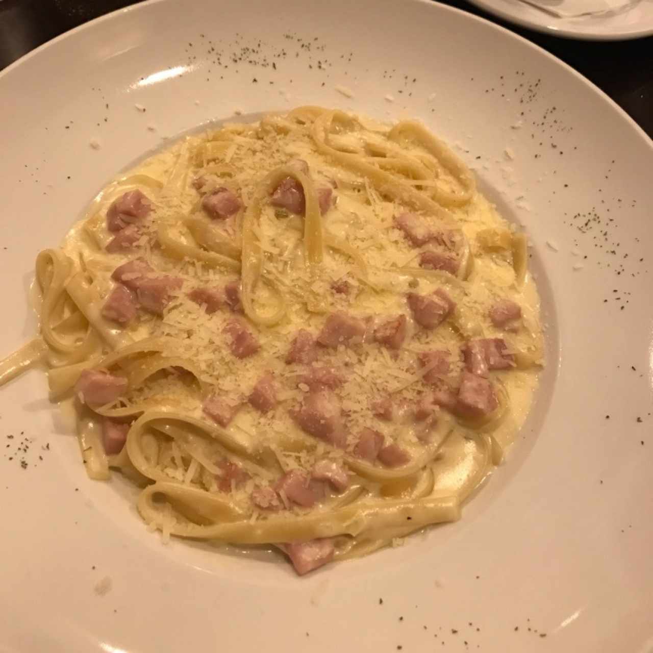 Spaghetti Alfredo con jamón 