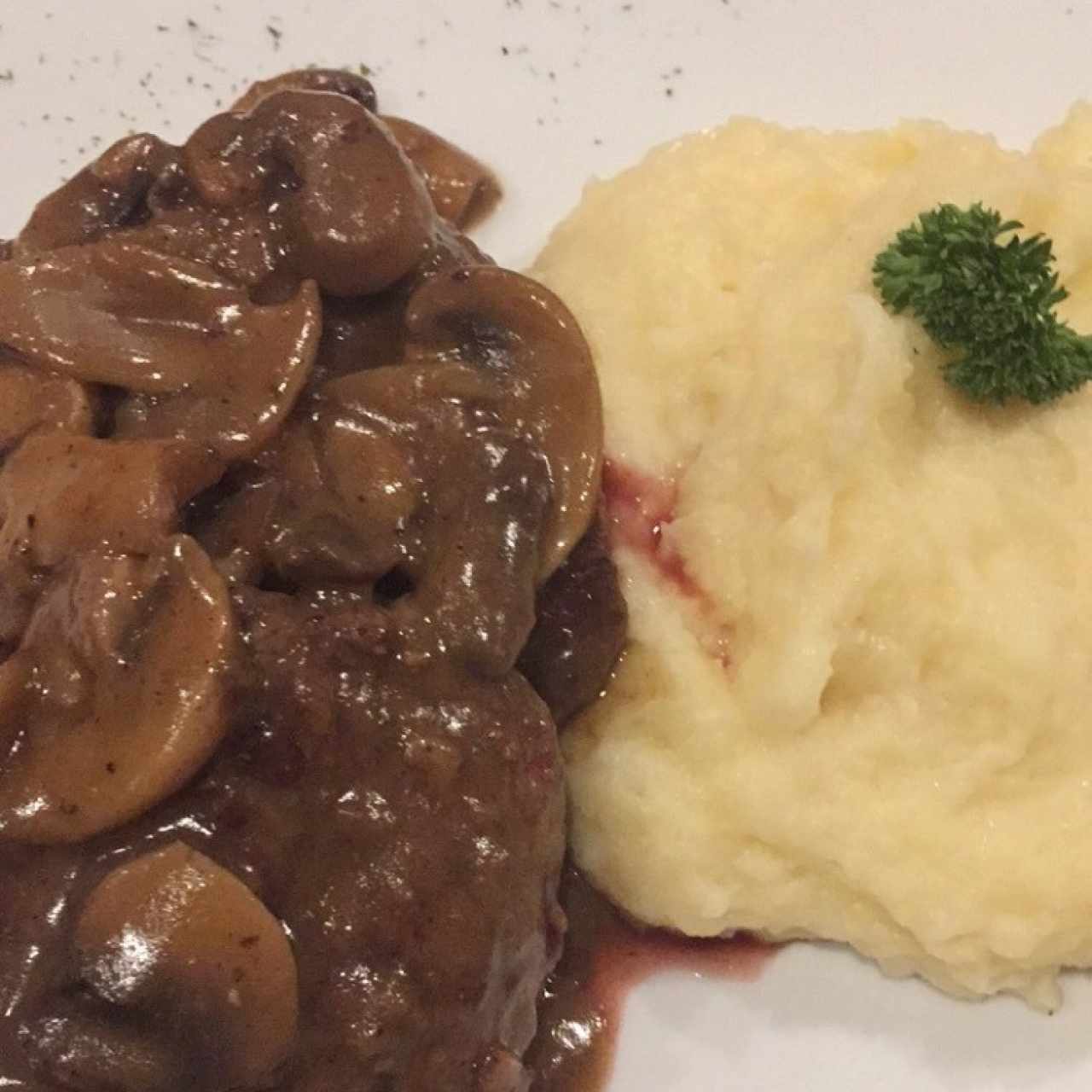 Filete de res en salsa Marsala