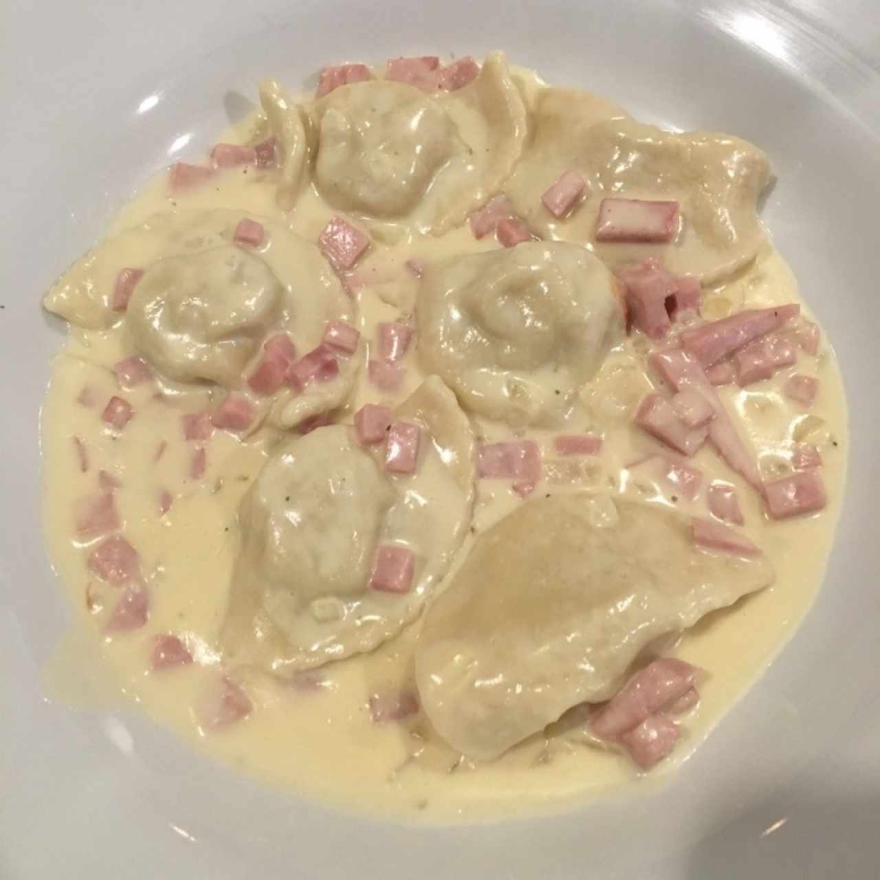 Ravioli en salsa alfredo