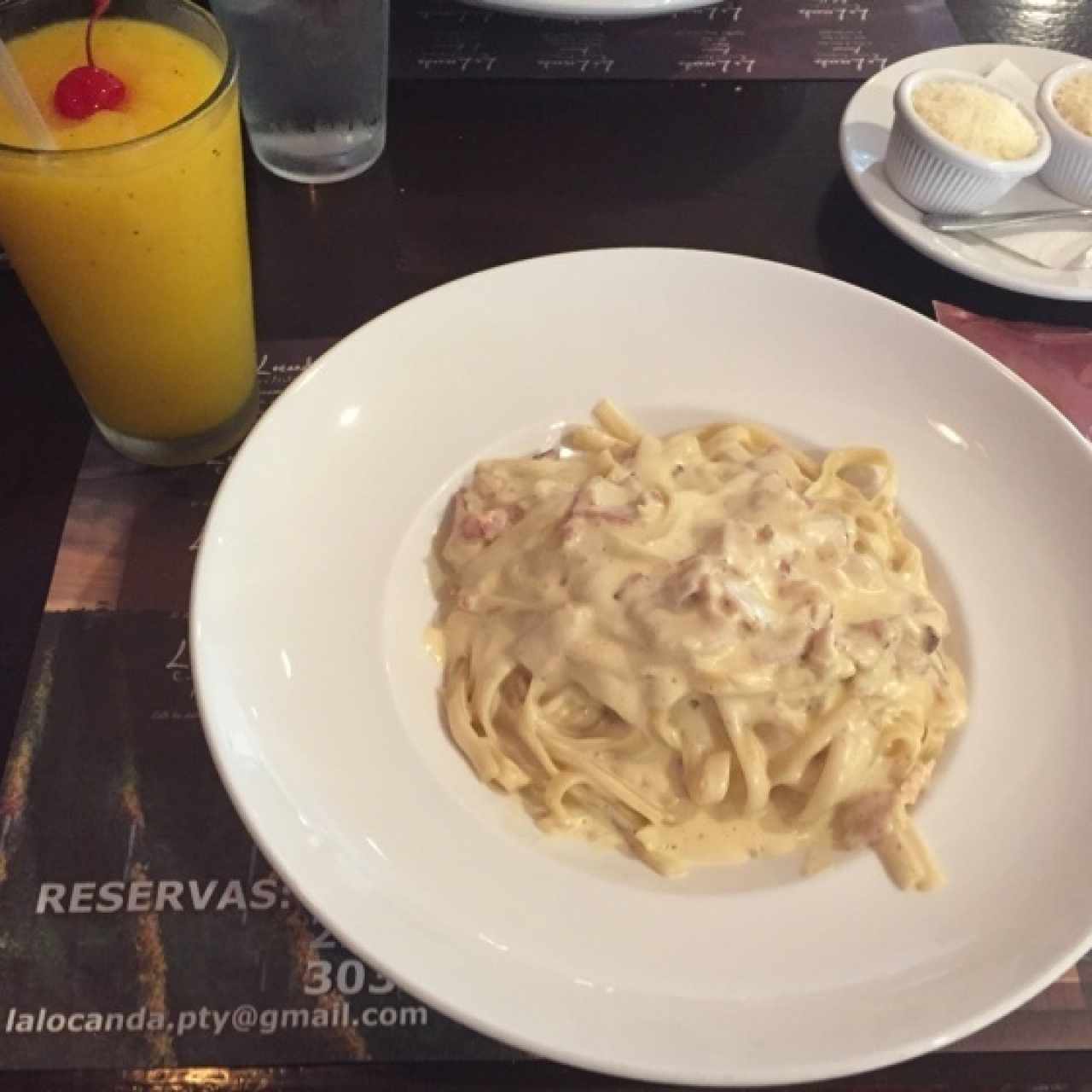 Espagueti a la Carbonara con Maracuya Frozen 