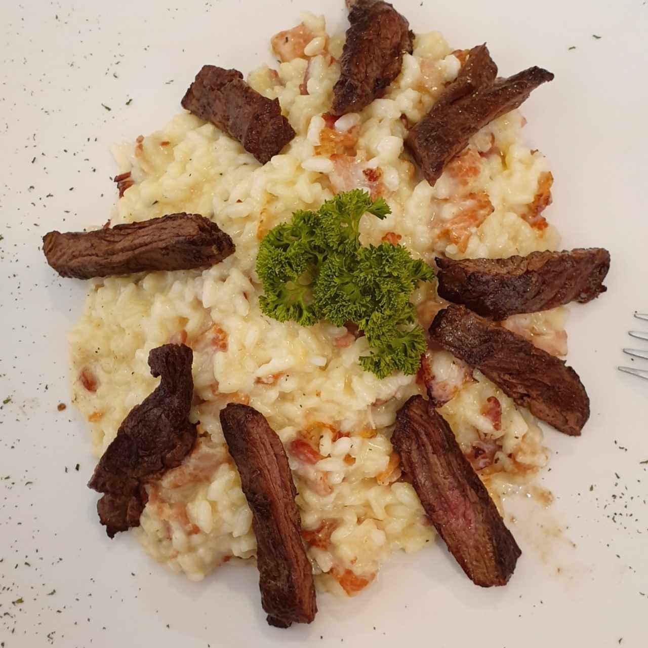 Risotto con bacon y entraña