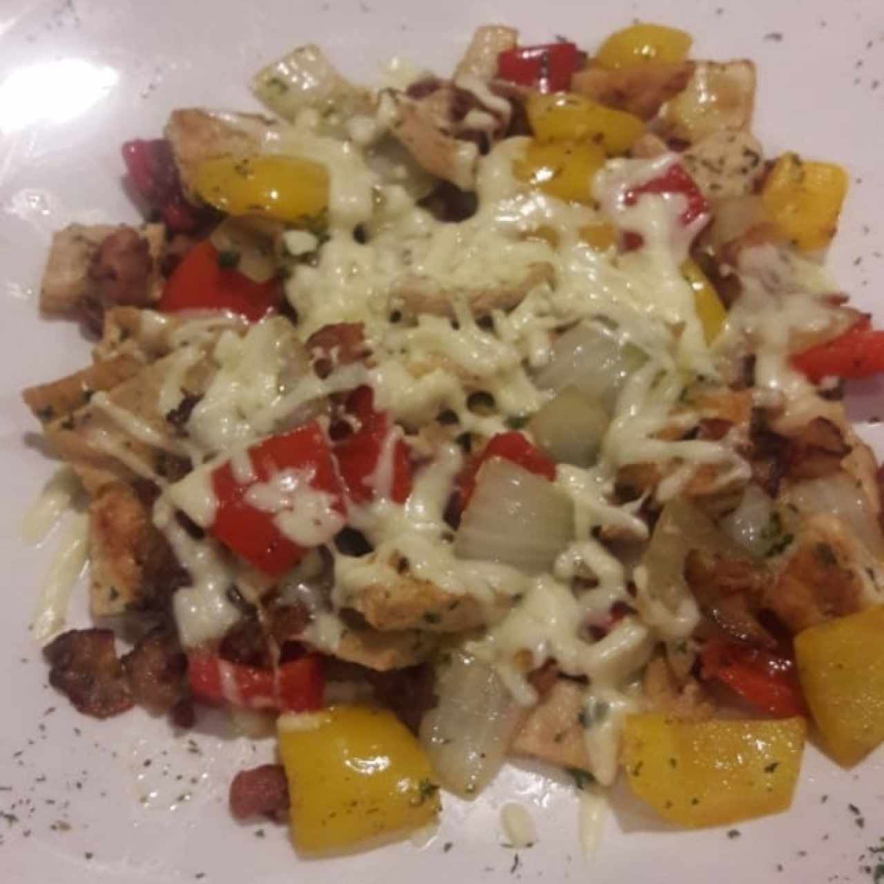 Bocconcinni di pollo:pollo con bacon y vegetales