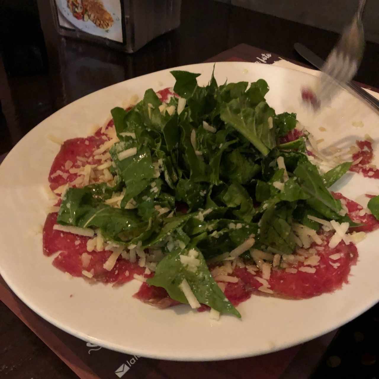 Carpacccio con muuucha arugula 