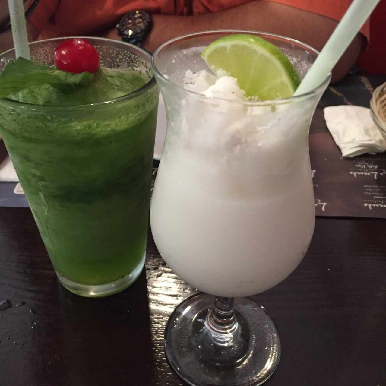 limonada de coco y hierba buena