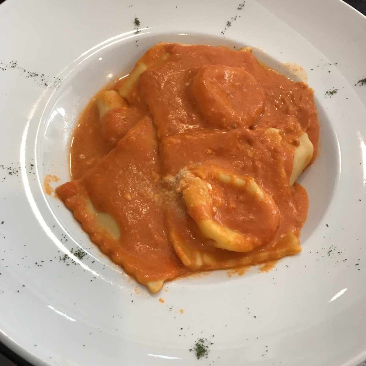 raviolis de queso en salsa aurora