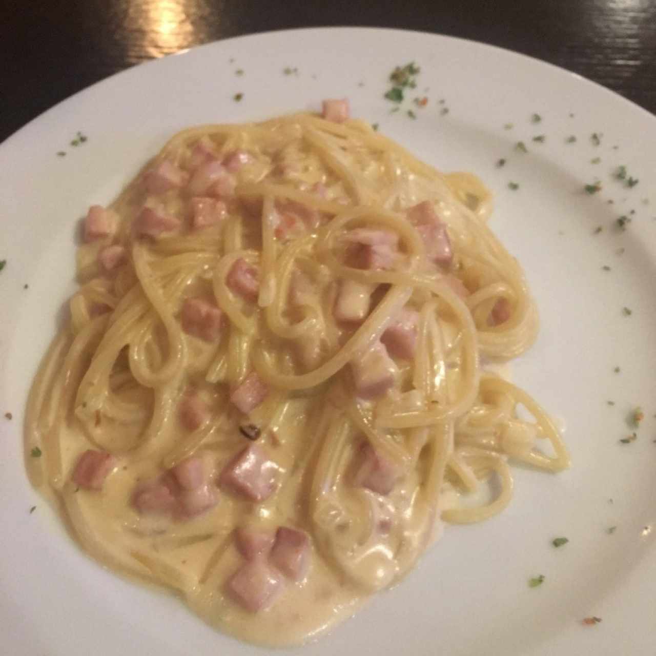 Spaghetti en Salsa Alfredo con Jamón