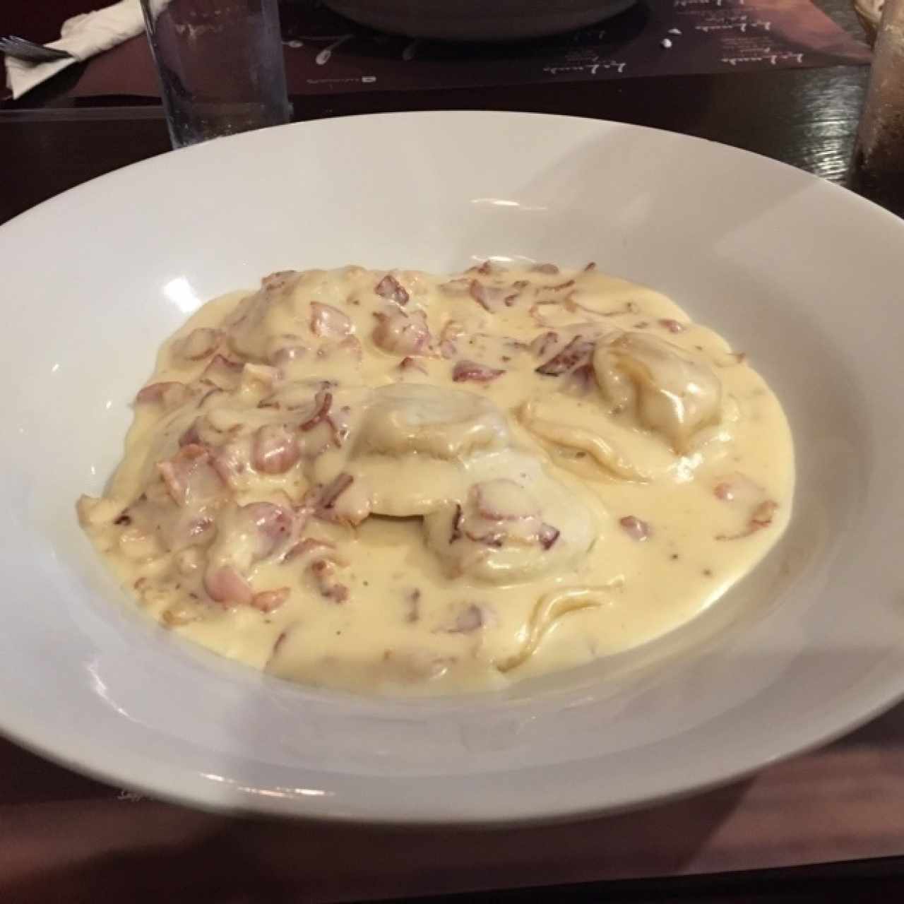 Ravioli Locanda en salsa carbonara