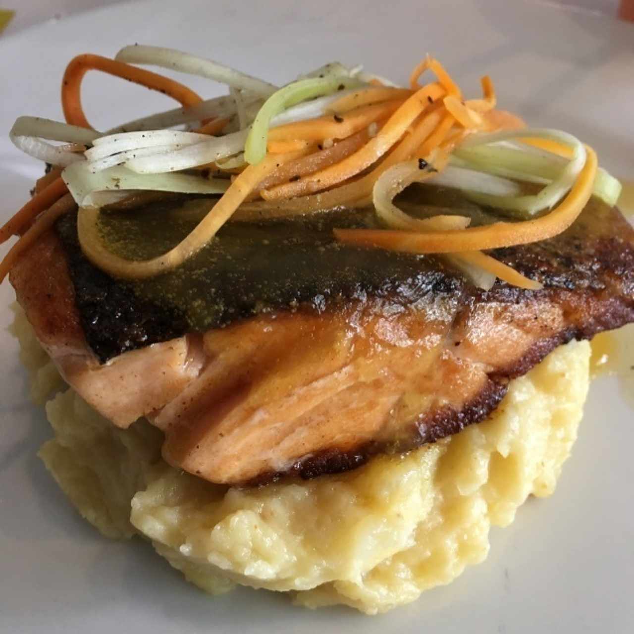 salmon con salsa de piña