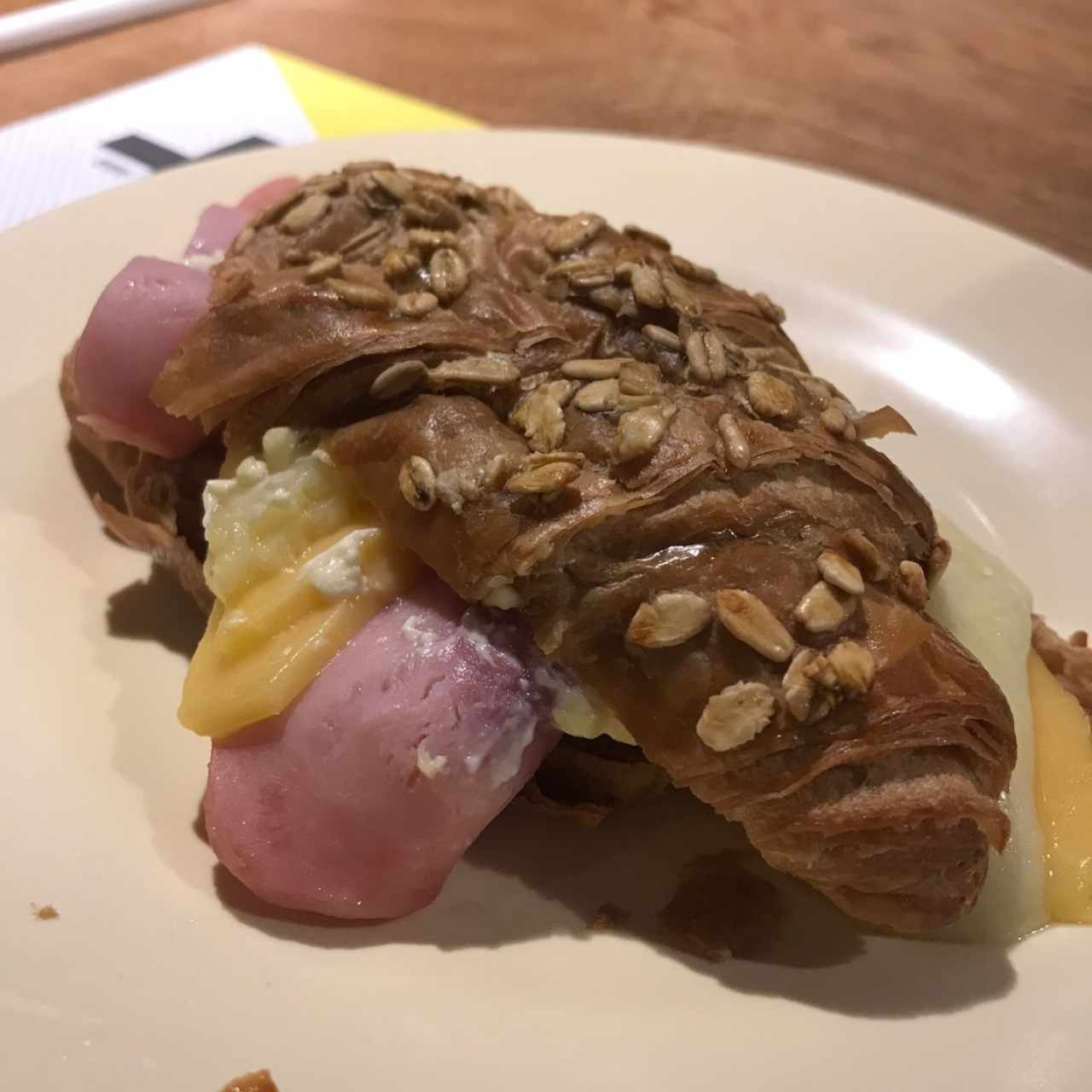  croissant de tres quesos y jamon