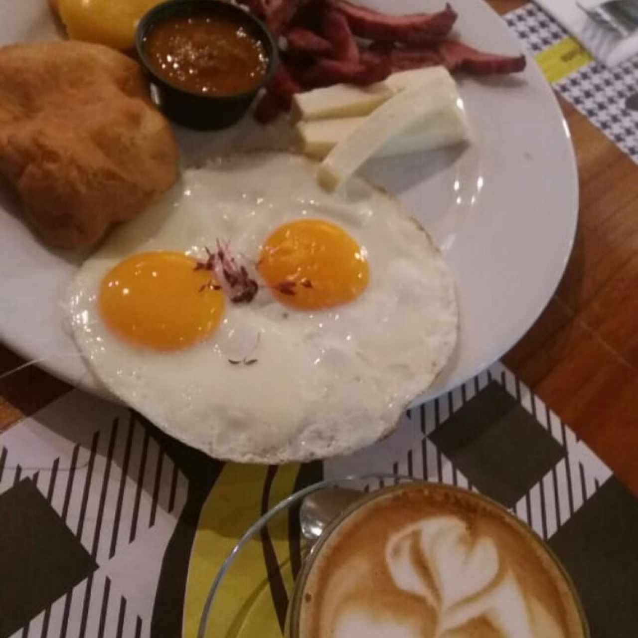 desayuno mas o menos tipico.