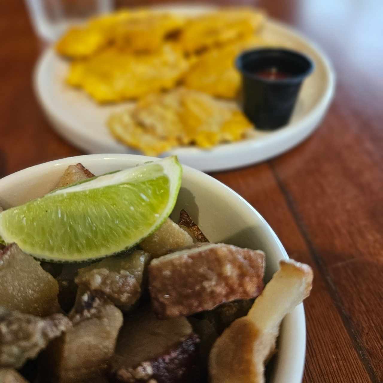 unos deliciosos chicharrones y patacones 😊