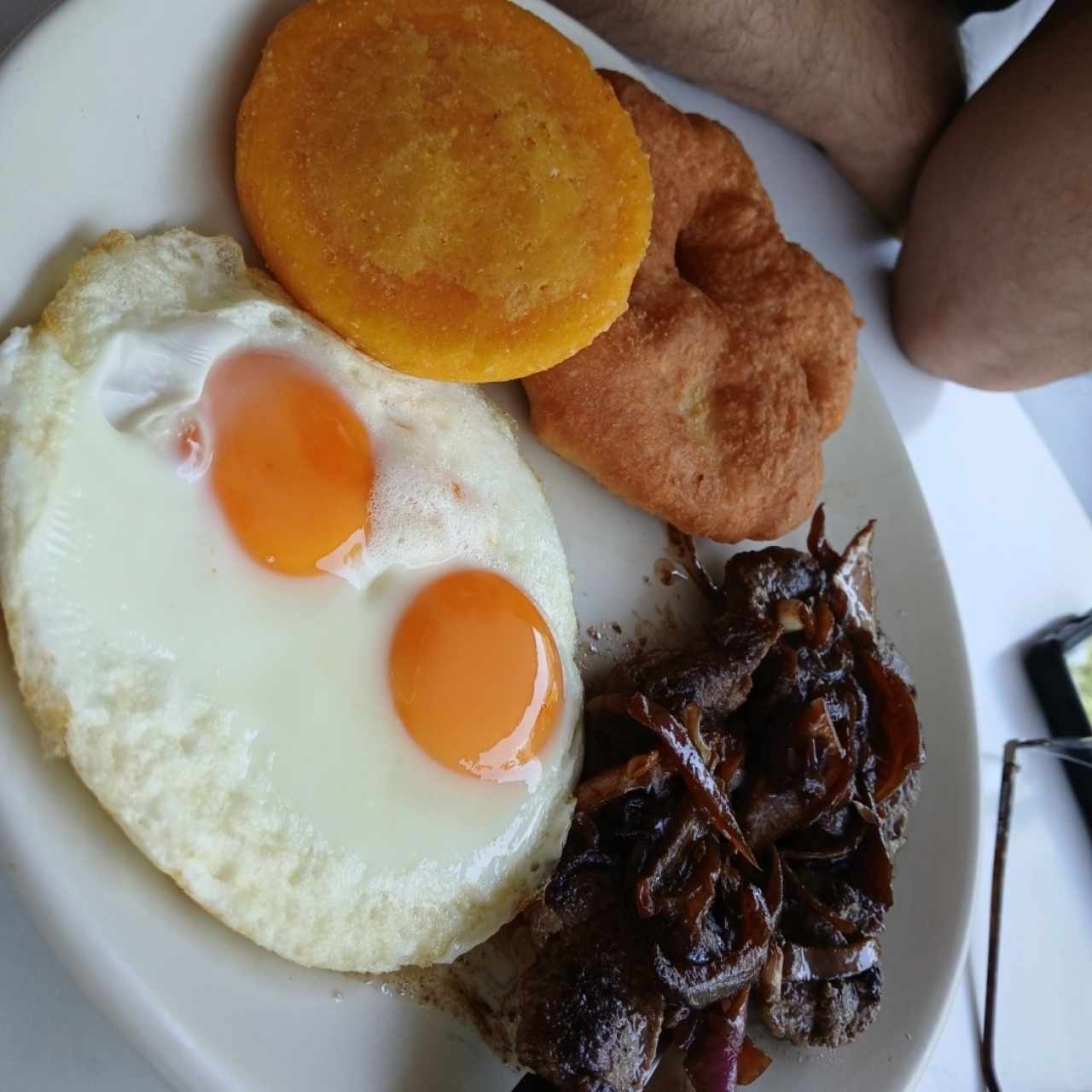 Desayunos - Bistéc a Caballo