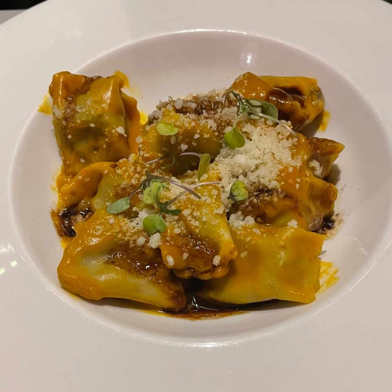 Agnolotti rellenos de short rib