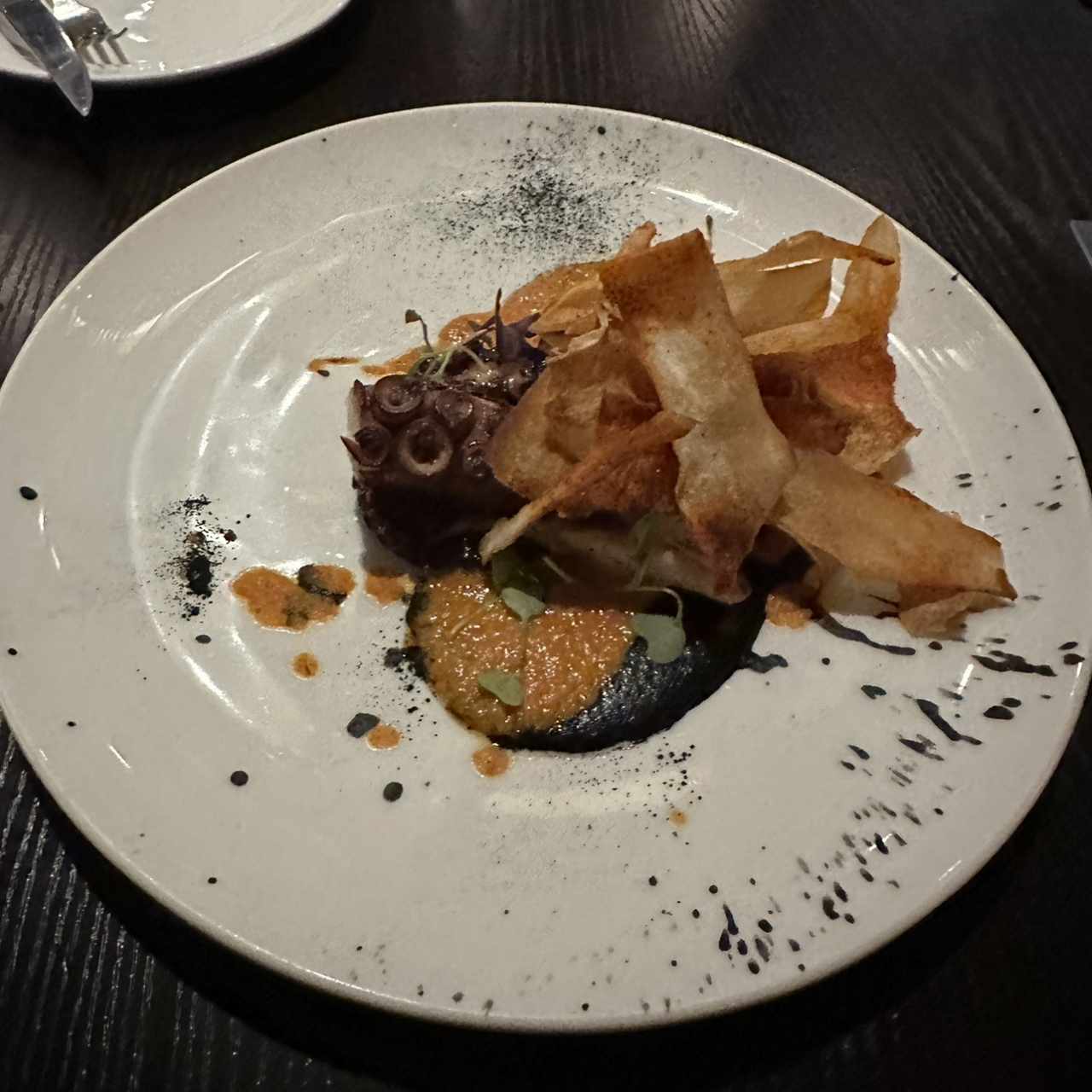 Pulpo al carbón, Salsa Romesco, Chimichurri y Papas Cerillas con Pimentón de la Vera