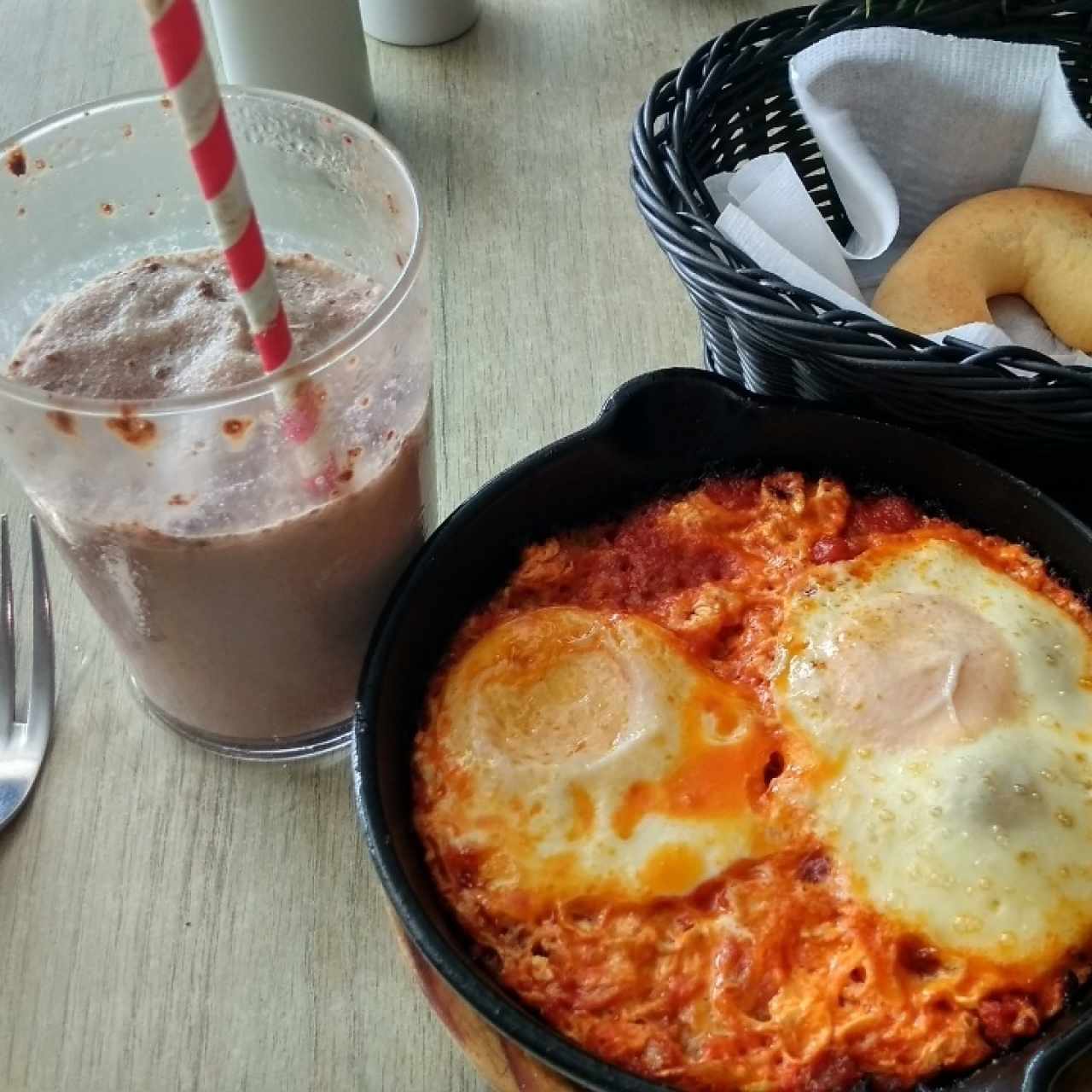 huevos criollos + pandebono+milo