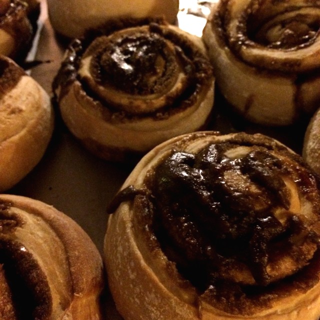 Rollos de canela artesanales y al horno de leña