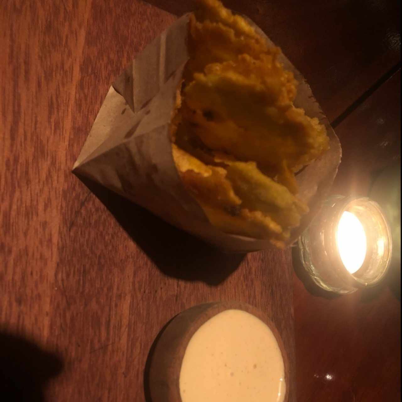 patacón con aioli