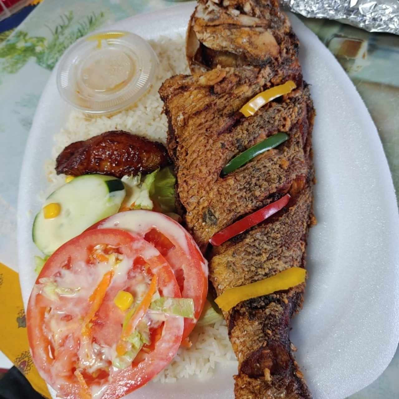 Pargo Relleno con Arroz con Coco Blanco, y Plátanos 