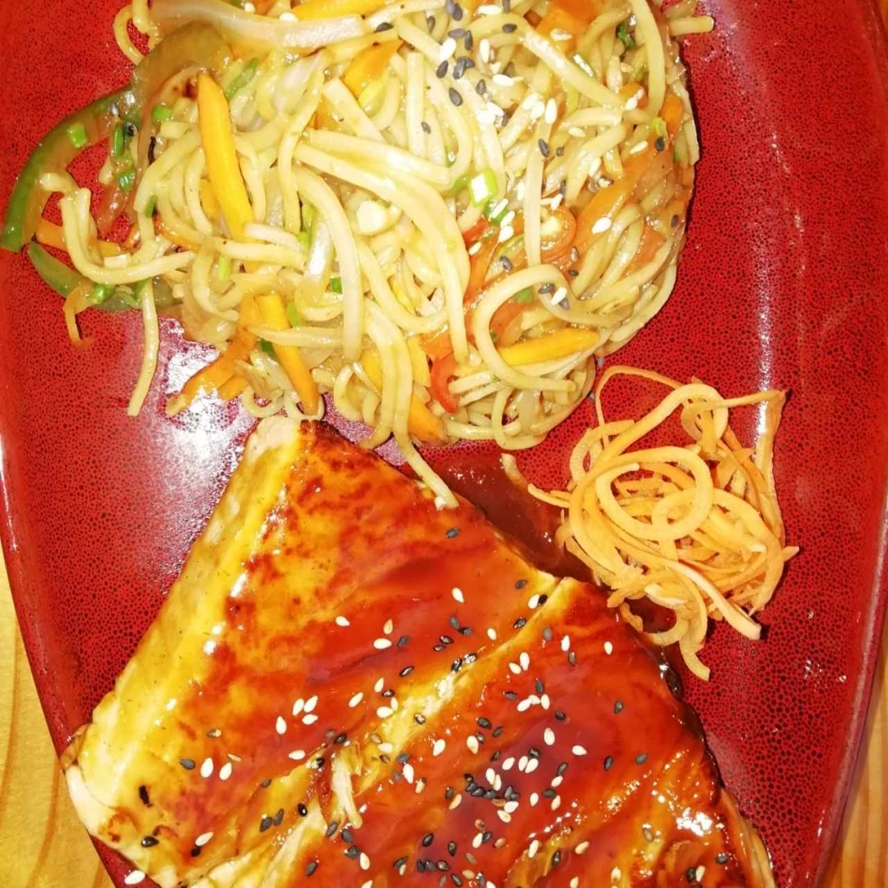 Teppan yaki - Salmón