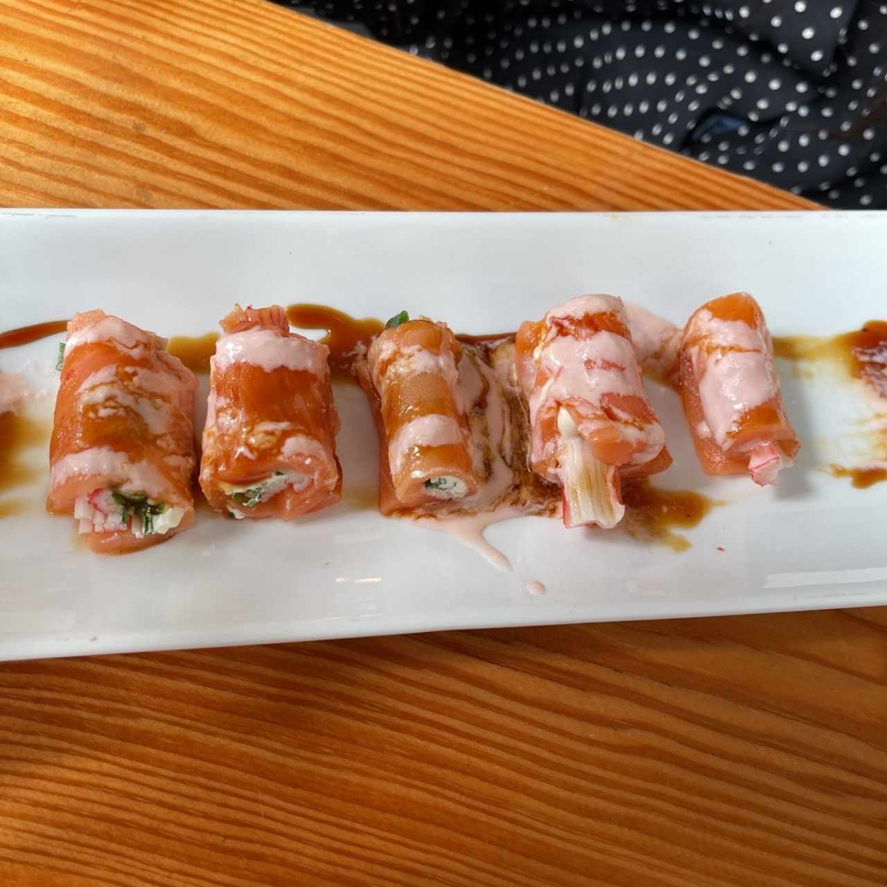 Rollos salmon con quezo crema