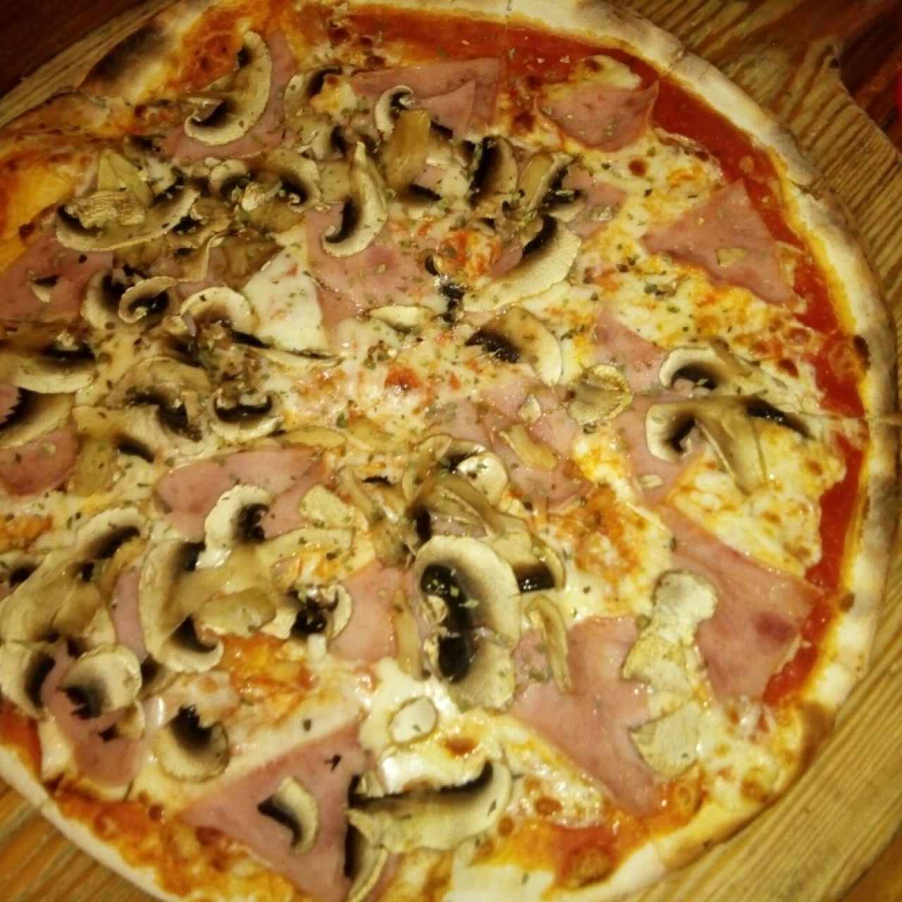 pizza de jamón con hongos 