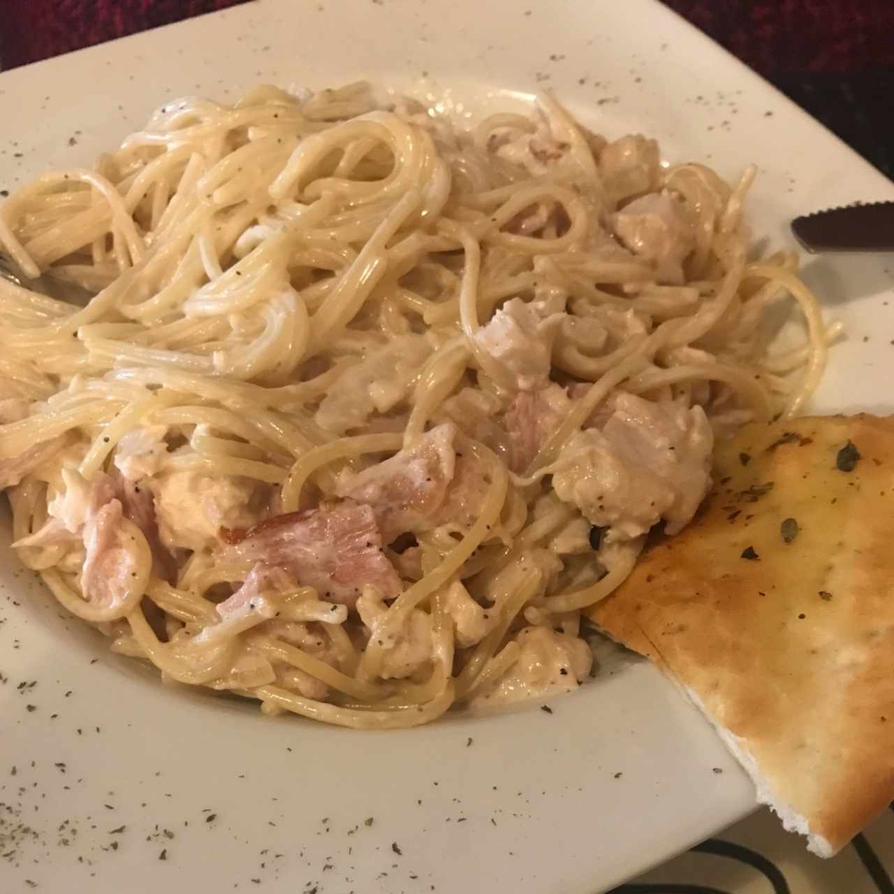 spagueti a la carbonara con pollo extra