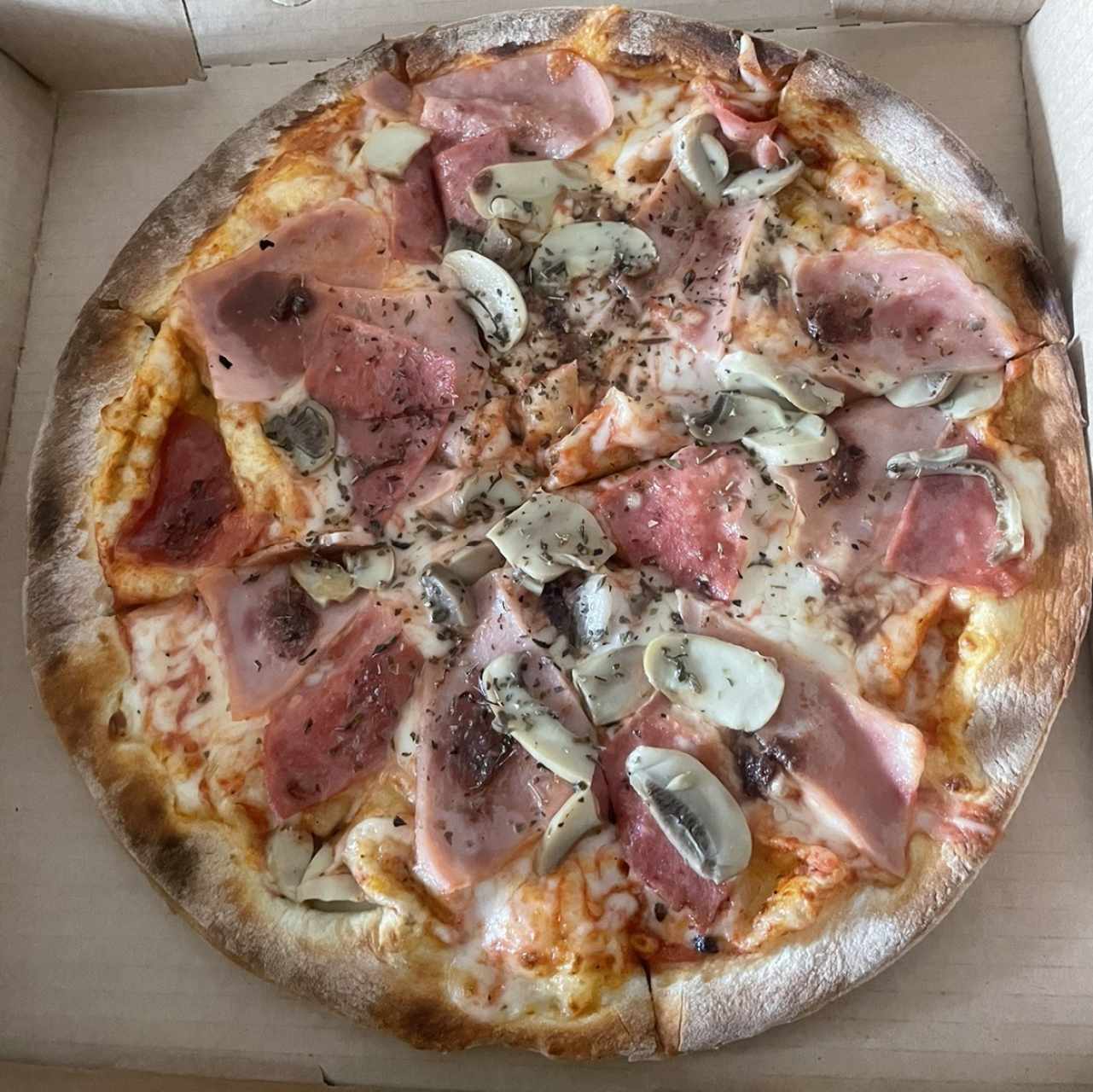 Pizza capricciosa tamaño mediano