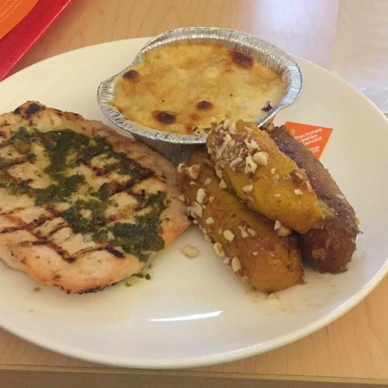 Chicken grill con plátano en tentación y vegetales gratinados. Delicioso!