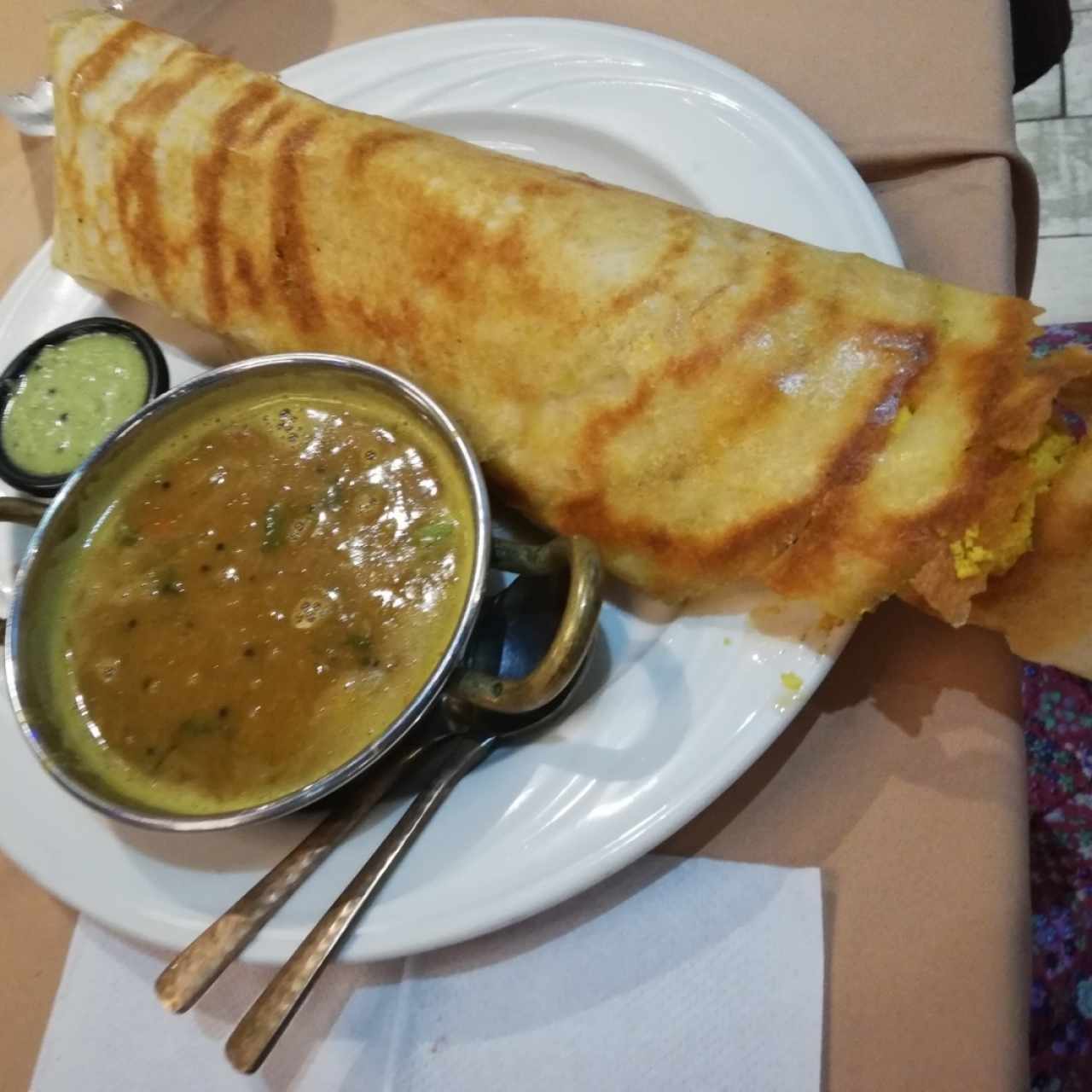 Masala Dhosa de pollo. Sopa de lentejas y salsa de coco