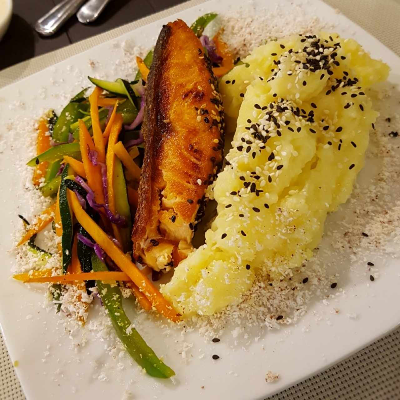 salmon con salsa curry