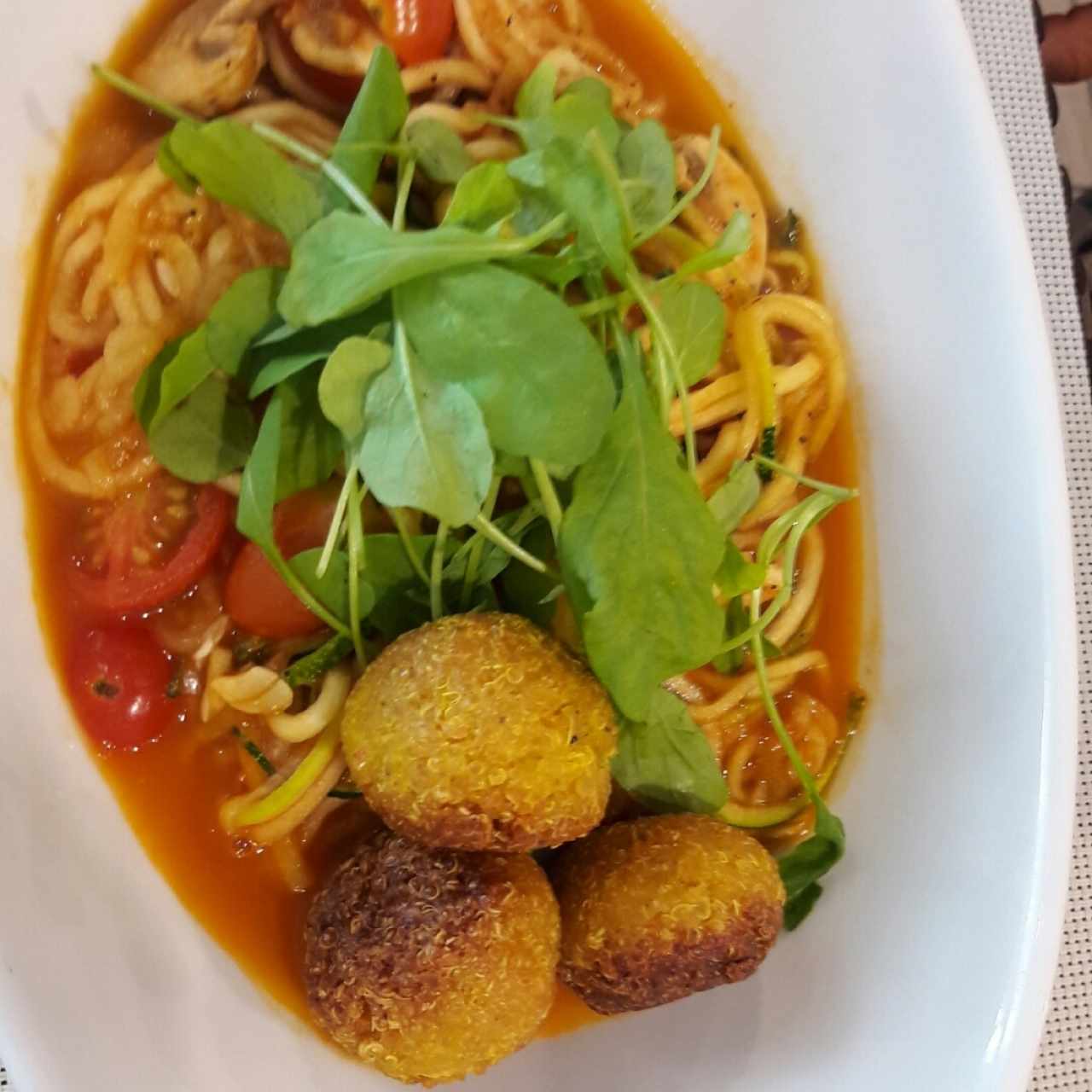 albóndigas de pollo con Quinoa y Pasta