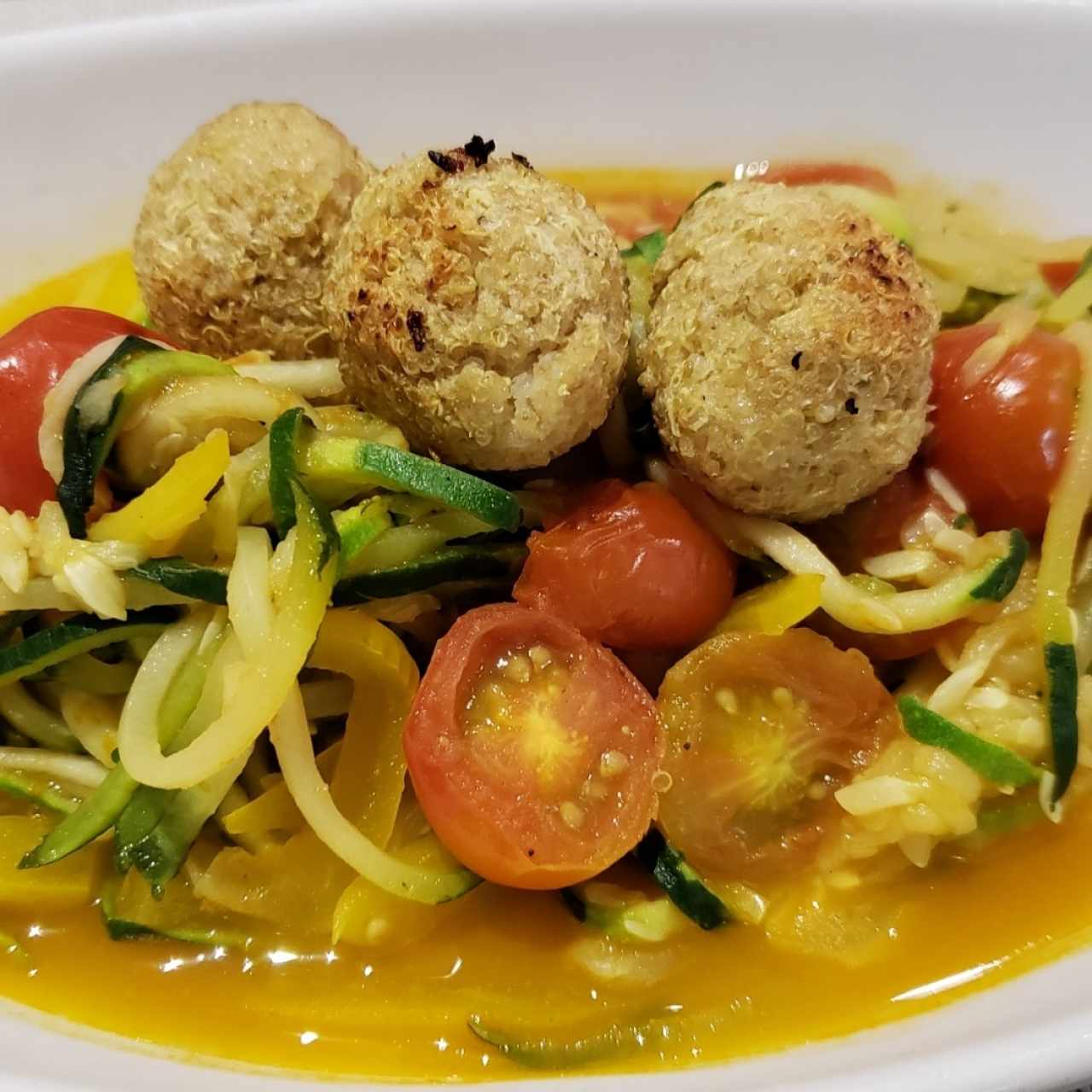 albóndigas de pollo con spaghetti zucchini