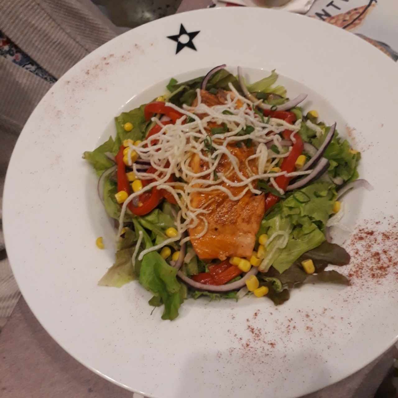 ensalada con salmón