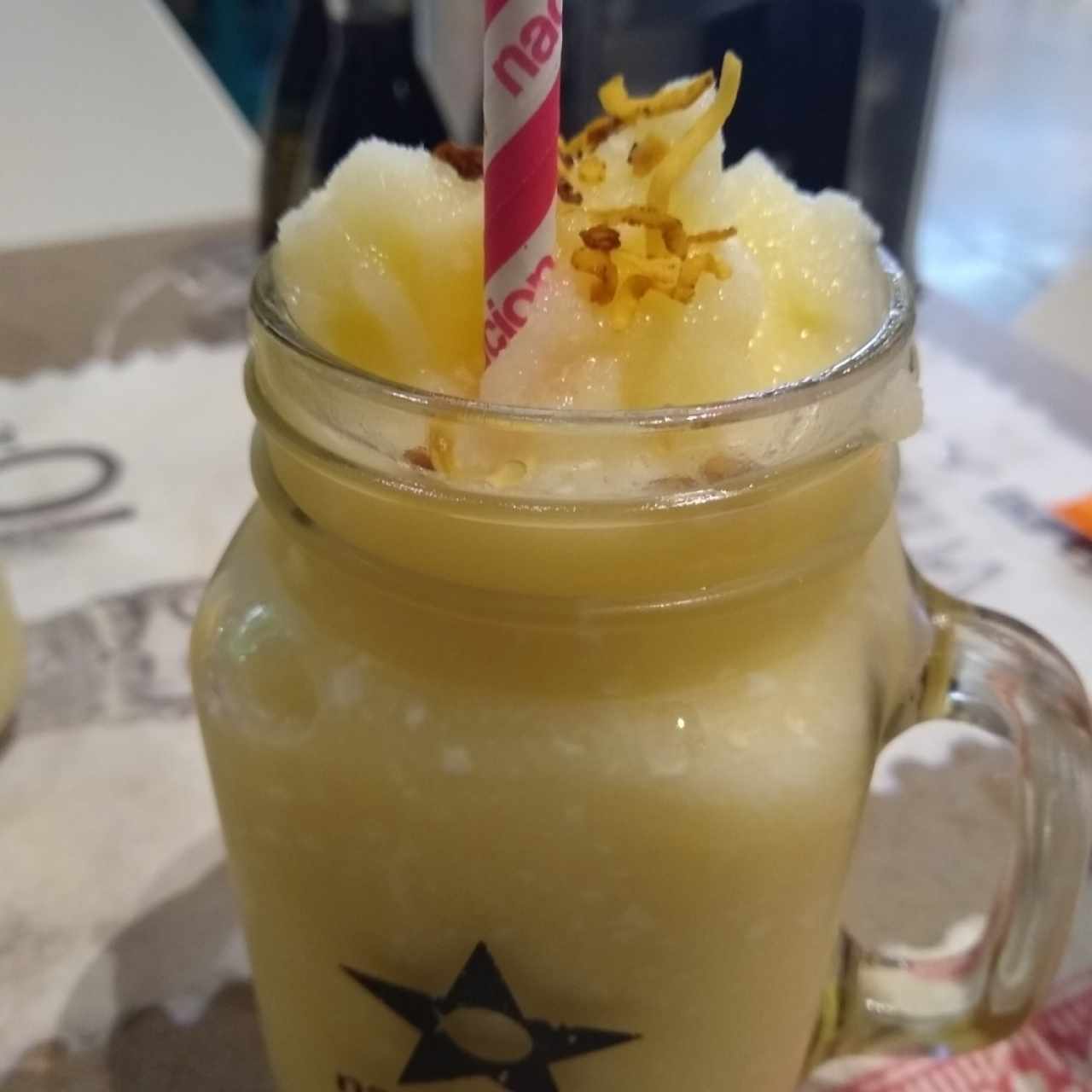 Jugo de coco , piña y limón 